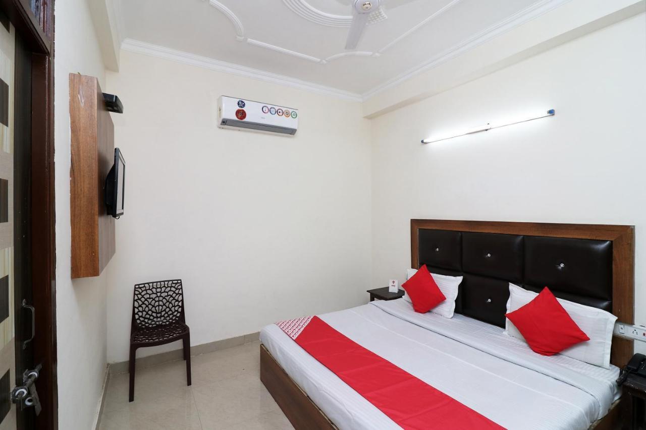 Oyo 24958 Hotel Dayal Belanganj Exterior foto