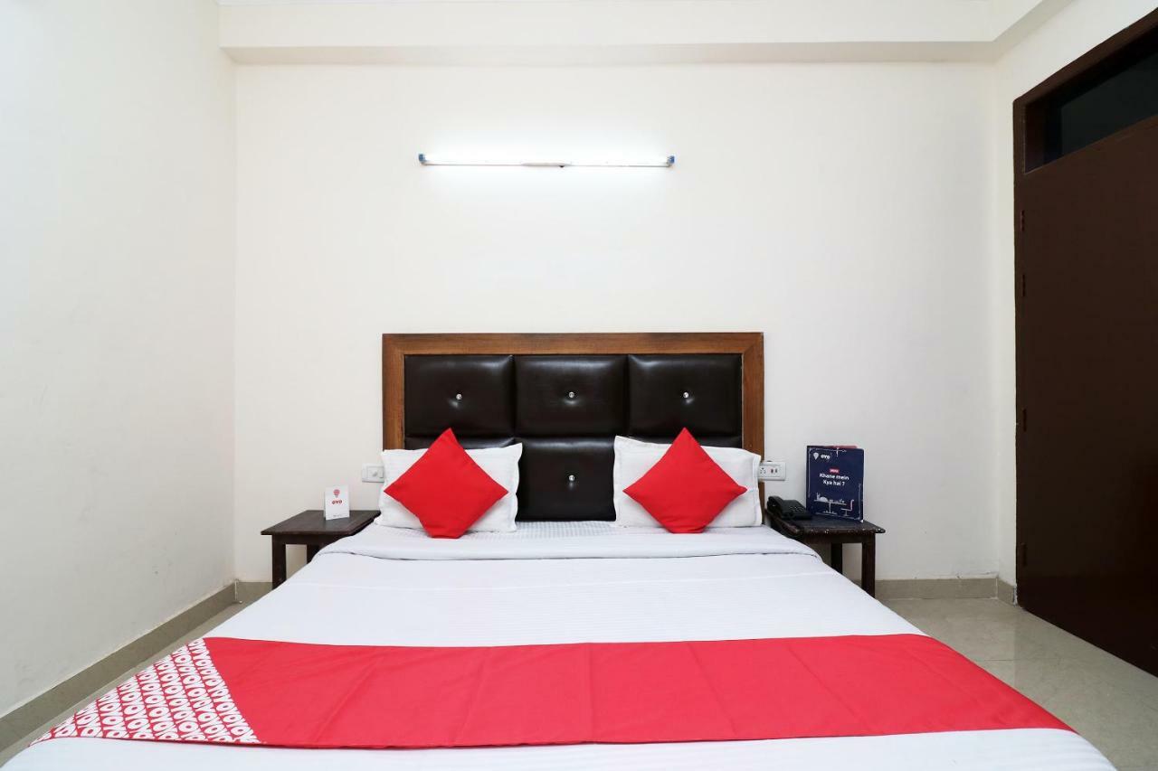Oyo 24958 Hotel Dayal Belanganj Exterior foto