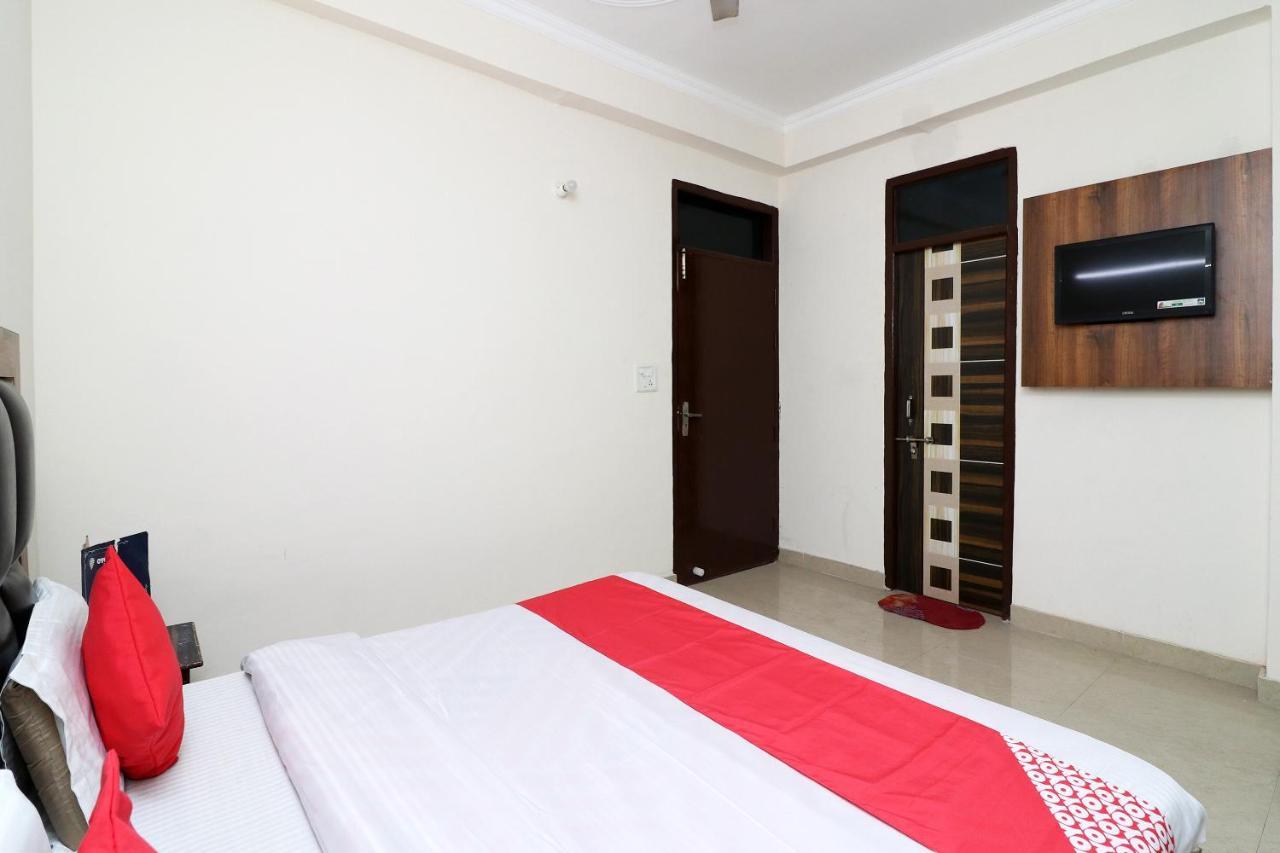 Oyo 24958 Hotel Dayal Belanganj Exterior foto